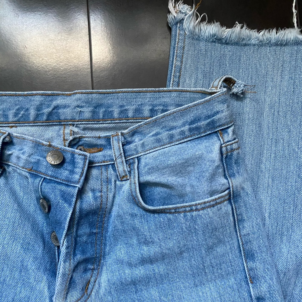 BRANDY MELVILLE HIGH WASTED STRAIGHT LEG CUTOFF